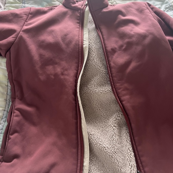 MEC Sherpa Lined Women’s Hoodless Winter Jacket - Picture 2 of 7